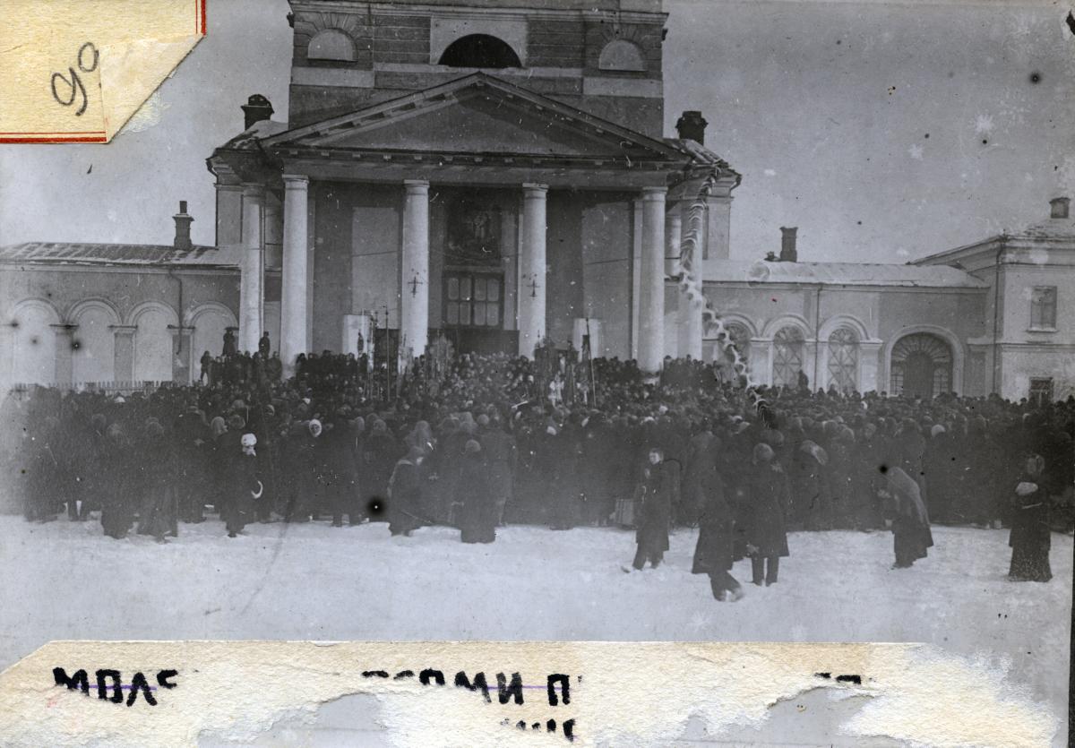 Молебен на Соборной площади после занятия г. Перми армией Колчака 1919