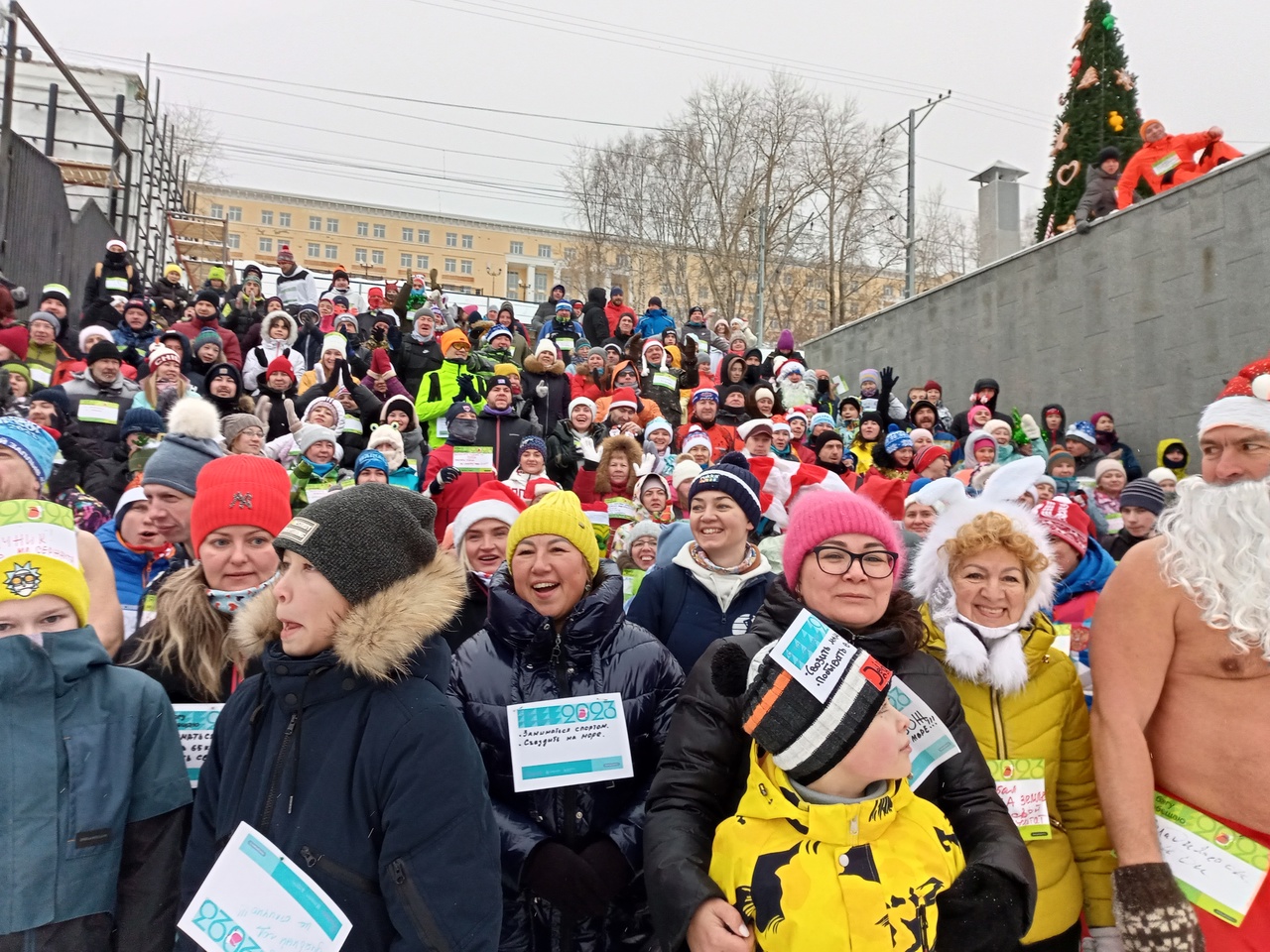 День перми 2024 программа. Массовый забег в Перми. Полумарафон Пермь 2024. Елка на набережной Пермь. Забег обещаний 2023 Уфа.