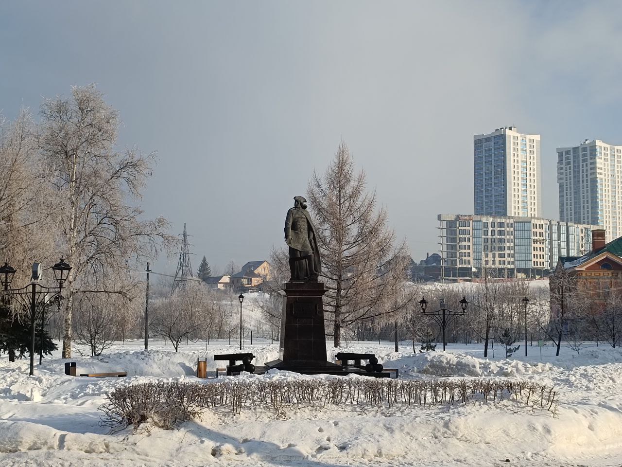 Памятник Татищеву Пермь зима